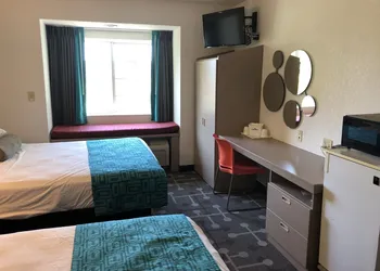 Red Lion Inn & Suites Elk Grove Village hotel thumbnail 7