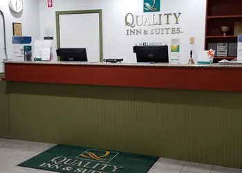 Quality Inn & Suites Bainbridge Island hotel thumbnail 7