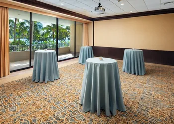 Sheraton Waikiki Beach Resort hotel thumbnail 3