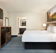Days Inn & Suites by Wyndham Anaheim At Disneyland Park hotel detail image 4