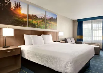 Days Inn & Suites by Wyndham Anaheim At Disneyland Park hotel thumbnail 5