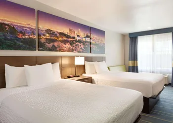 Days Inn & Suites by Wyndham Anaheim At Disneyland Park hotel thumbnail 6