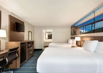 Days Inn & Suites by Wyndham Anaheim At Disneyland Park hotel thumbnail 8