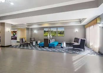 La Quinta Inn & Suites by Wyndham Temecula hotel thumbnail 2