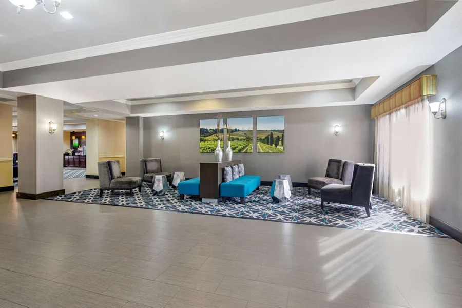 La Quinta Inn & Suites by Wyndham Temecula hotel detail image 2