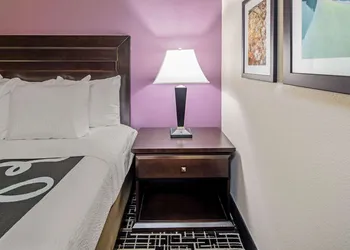 La Quinta Inn & Suites by Wyndham Temecula hotel thumbnail 4