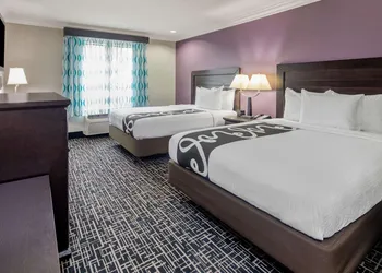 La Quinta Inn & Suites by Wyndham Temecula hotel thumbnail 6