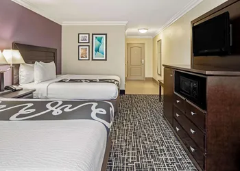 La Quinta Inn & Suites by Wyndham Temecula hotel thumbnail 7
