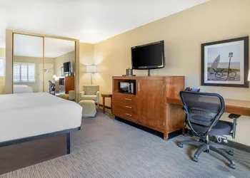 Best Western Plus Beach View Lodge Carlsbad hotel thumbnail 4