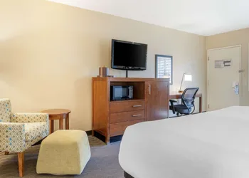 Best Western Plus Beach View Lodge Carlsbad hotel thumbnail 5
