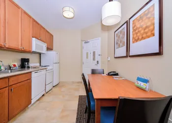 TownePlace Suites Thousand Oaks Ventura County hotel thumbnail 6