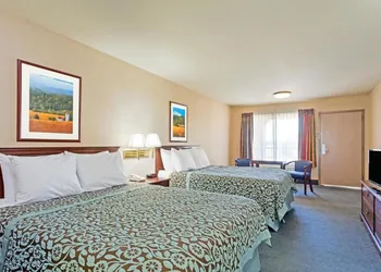 Days Inn by Wyndham Fontana / Rialto hotel thumbnail 6
