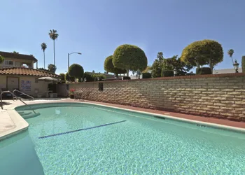Ramada by Wyndham Pasadena hotel thumbnail 7
