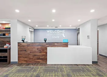 Hampton Inn by Hilton Los Angeles Airport hotel thumbnail 6