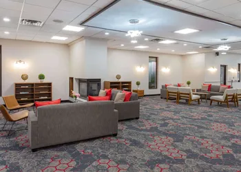 Ramada by Wyndham Hartford North / Bradley Airport hotel thumbnail 3