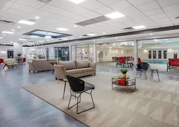 Ramada by Wyndham Hartford North / Bradley Airport hotel thumbnail 5