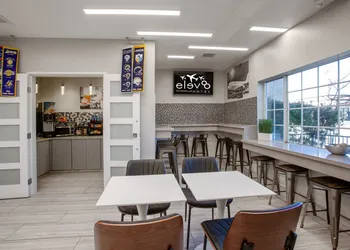 Elev8 Hotel Los Angeles LAX hotel thumbnail 5