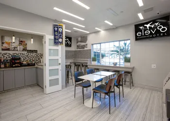 Elev8 Hotel Los Angeles LAX hotel thumbnail 6