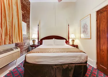 New Orleans Guest House hotel thumbnail 5
