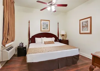 New Orleans Guest House hotel thumbnail 6