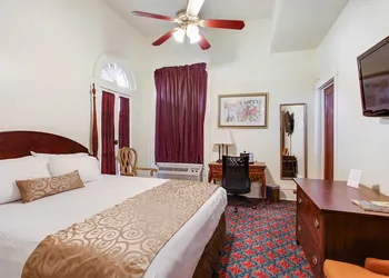 New Orleans Guest House hotel thumbnail 8