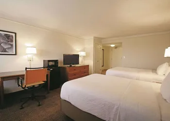 La Quinta Inn & Suites by Wyndham Coral Springs Univ Dr hotel thumbnail 5