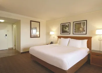 La Quinta Inn & Suites by Wyndham Coral Springs Univ Dr hotel thumbnail 6