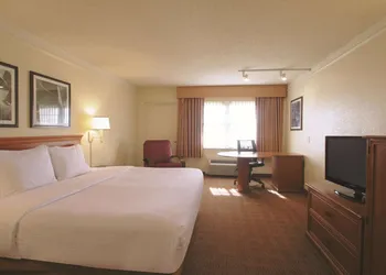 La Quinta Inn & Suites by Wyndham Coral Springs Univ Dr hotel thumbnail 7