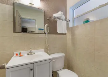 Fort Lauderdale Gardens Inn & Suites hotel thumbnail 7
