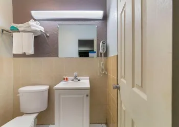 Fort Lauderdale Gardens Inn & Suites hotel thumbnail 8