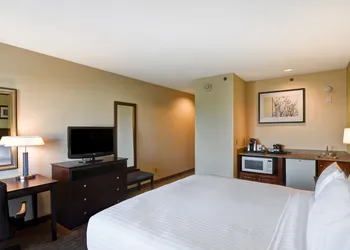 Holiday Inn Express Boston by IHG hotel thumbnail 6