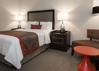 Ramada by Wyndham Boston hotel thumbnail 8