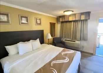 Hibiscus Inn & Suites hotel thumbnail 3