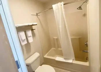 Hibiscus Inn & Suites hotel thumbnail 4