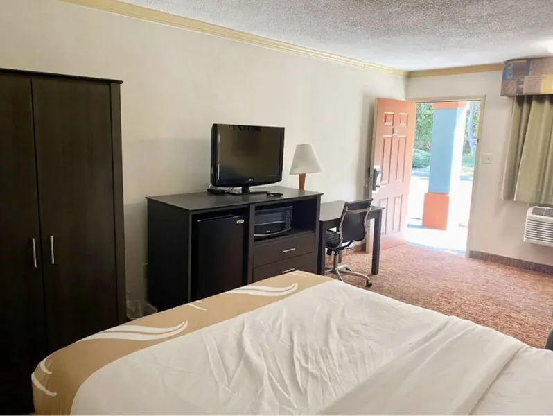 Hibiscus Inn & Suites hotel detail image 6