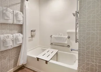 Holiday Inn Express & Suites Absecon-Atlantic City by IHG hotel thumbnail 5