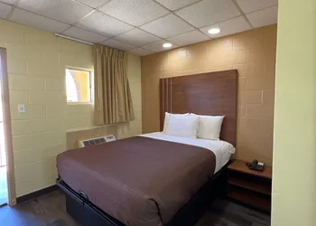 Executive Inn & Suites Near Lackland AFB hotel thumbnail 2
