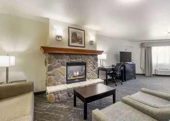Best Western Plus Edmonds Harbor Inn hotel thumbnail 6