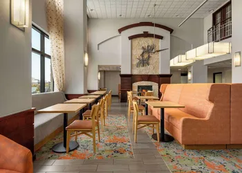 Hampton Inn & Suites San Marcos hotel thumbnail 2