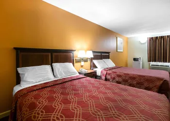 Econo Lodge At Six Flags hotel thumbnail 2