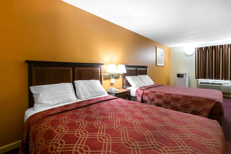 Econo Lodge At Six Flags hotel detail image 2