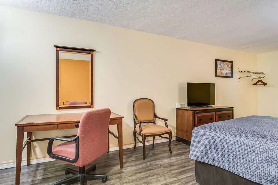 Econo Lodge At Six Flags hotel detail image 6