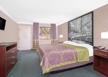 Super 8 by Wyndham Austell/Six Flags hotel thumbnail 6