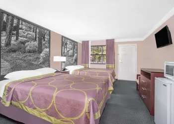 Super 8 by Wyndham Austell/Six Flags hotel thumbnail 7