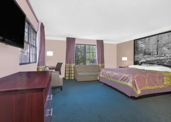 Super 8 by Wyndham Austell/Six Flags hotel thumbnail 8