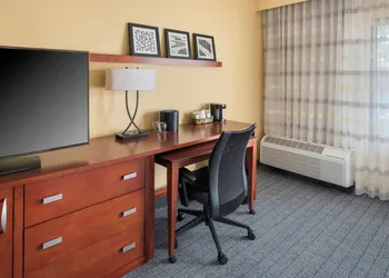 Courtyard by Marriott Mt. Laurel hotel thumbnail 6