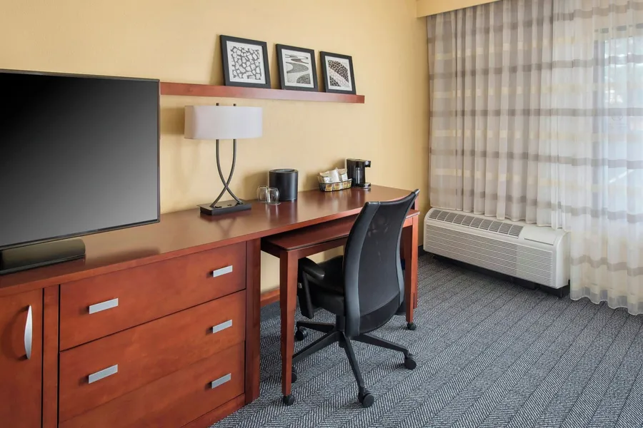 Courtyard by Marriott Mt. Laurel hotel detail image 6