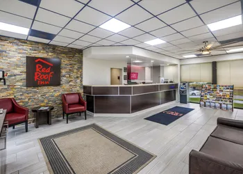 Red Roof Inn Savannah - Southside/Midtown hotel thumbnail 3