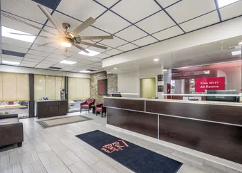 Red Roof Inn Savannah - Southside/Midtown hotel thumbnail 4