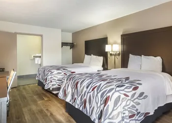 Red Roof Inn Savannah - Southside/Midtown hotel thumbnail 6
